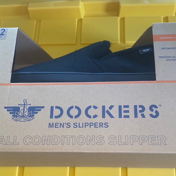 Dockers Men's Black Slip-On Slippers NIB Memory Foam US Men’s 12 New in Box - Picture 2 of 7